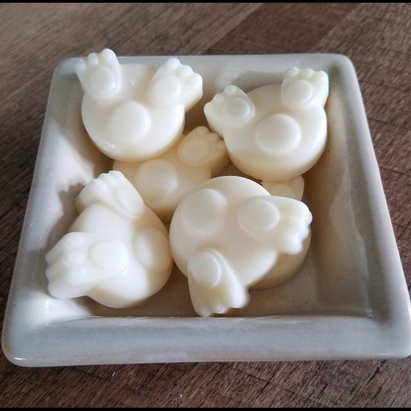 Hand Made Fresh Linen Scented Bunny Bum Wax Melts - Picture 3 of 4